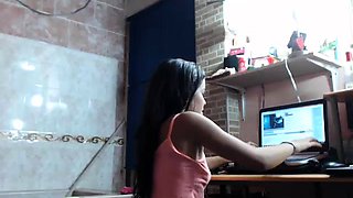 Slender brunette camgirl with a perfect ass pleases her cunt