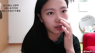 Hot Korean Girl in Yoga Pants Shows Off Her Big Ass