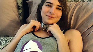 Small titted brunette teen fingering on the bed