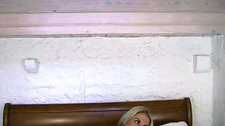 Close up MILF masturbation