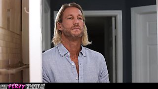 Stepdad clip with easy-on-the-eyes Ryan Mclane and Daisy Fox from My Pervy Family