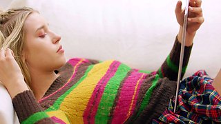 Blonde teen beauty cunt licked and rubbed for hard cash