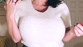 Big boobs milf masturbates with her dildo