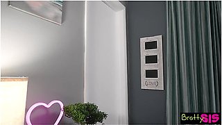 Nikki Nicole Gives Shy Stepbro A Steamy Shower Bj - S35:e10