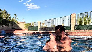 OnlyFans-Kinky MILF Fucking In The Pool And Underwater