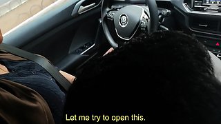 Amateur french chubby mature masturbate at the public beach