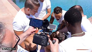 Hot Chanel's straight hair action