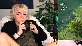 Hot amateur blonde pregnant toying her pussy solo