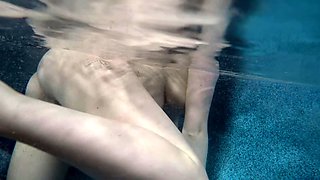 Cumshot amateur MILF suck and jerks dude in the bedroom