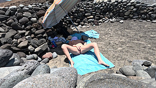 He Saw a Naked Girl on the Beach and Started Jerking off