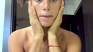 Cute amateur webcam teen girl toying pussy on webcam