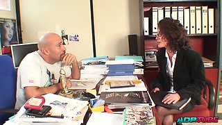 Mature mom gets fucked in the arse at a job interview