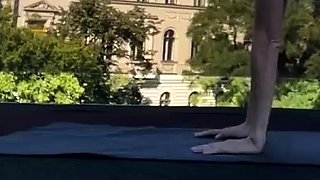 Solo public yoga