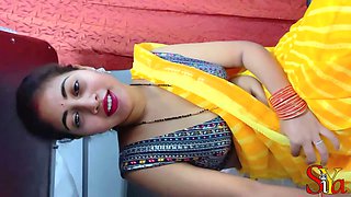 Indian Siya Bhabhi Honeymoon in Train with Strange Passenger