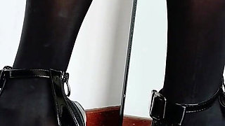 Which Heels Look Best? Black Nylon