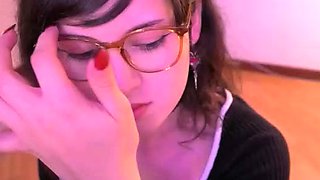 Amateur preggo hoe toys her pussy close up in fetish solo