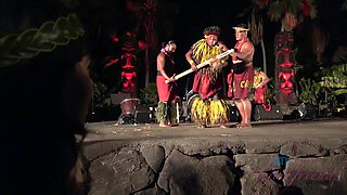 Gorgeous Vera King enjoys while being pleasured in public