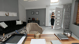 Personal Secretary starring Carolina Guerrero (2D)