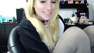 Blonde teen Sierras first erotic masturbation video