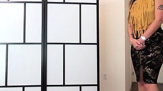 Pissing fetish babe in lingerie uses toy