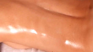 Lilu Moon Have Amazing and Loud Orgasms From Oily Fingering in the Massage
