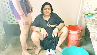 Bathroom me bhabhi ki chudai boyfriend se