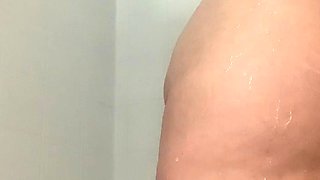 amateur little izzi flashing ass on live webcam