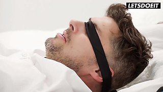 Amirah Adara queens a blindfolded man then rides him hard