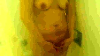 Uruguayan MILF Inez masturbates in the shower