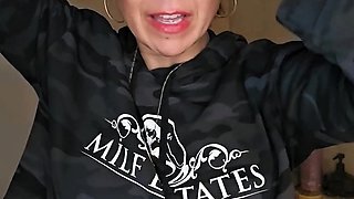 Big boob brunette masturbates on webcam