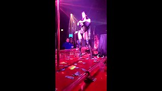 Glamour amateur striptease