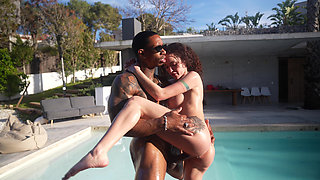 Pool Side - Jesus Reyes 4K