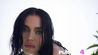 Big-Breasted Kaitlynn Anderson shows exciting body