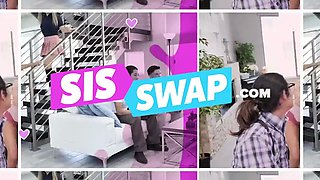 Teen daughter-in-law Liv Revamped guzzles stepdaddy's sperm