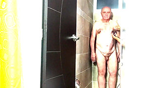 Surprise in the Shower with Garabas and Olga