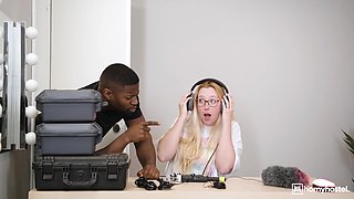 Rebecca Volpetti's Wild Passion in a Sizzling Live Show