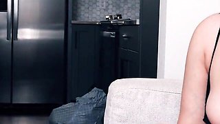 Richh Des's female orgasm video by Family Strokes