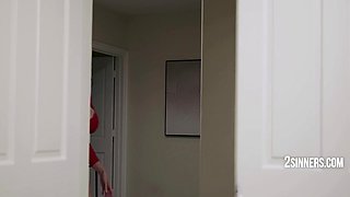 Chesty COUGAR Sends Nudes Before Begging For Stiffy