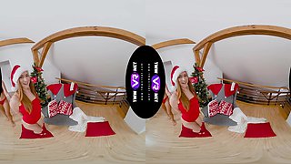 Getting Wild Under The Christmas Tree - Lesbian Voyeur 3D Porn