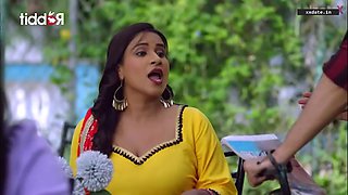 Indian MILF Explores Episode Car With Handjob Passion