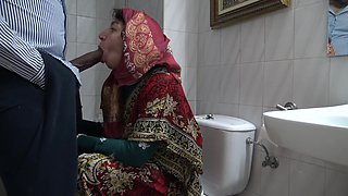 Kurdish Granny Sucks Lets African Immigrant Cum In Her Mature Mouth