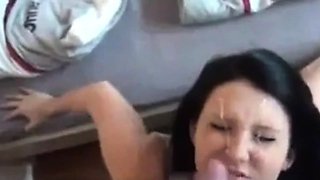 Deutscher Teenager bekommt Sperma auf die Titten und will me