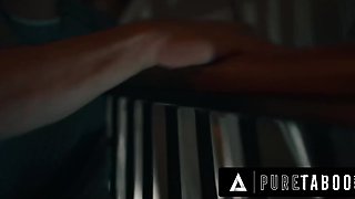 Horror porn with kink nurse Anna Claire and demon Ashely Lane with 3 boobs