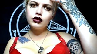 An appealing blonde with big boobs and sexy masturbate