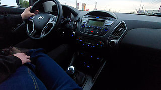 Amateur MILF in Jeans and Nylon Socks Gives a Taxi Driver a Footjob