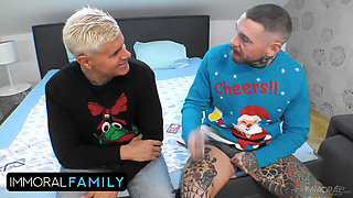 Card Games Turns Ino Taboo Anal Creampie Threesome For Squirt Machine Maddy Black On Christmas Eve - Immoral Family 4k