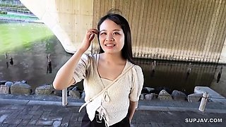 Cute Japanese teen Gives a Tedious Handjob