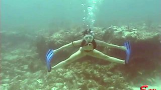 Nude girl underwater erotic video