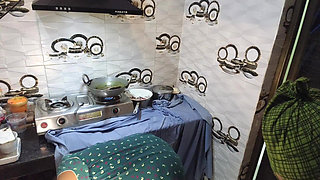 Bhabhi Did Maze Kitchen with Her Brother in Law Hard Fuck While Husband Was on Duty.