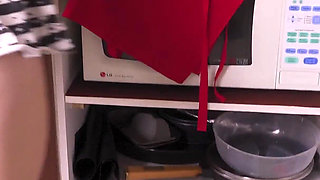 Upskrt Ass Peek of Cooking Wife